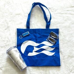 Princess Cruises Bundle of 5 Items | Flashlight, Tote Bag, Carabiner Clips, Cup